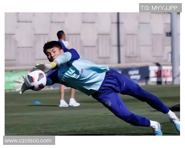 老足球明星回顾传奇生涯 从球场到幕后 他如何塑造足球世界的新格局